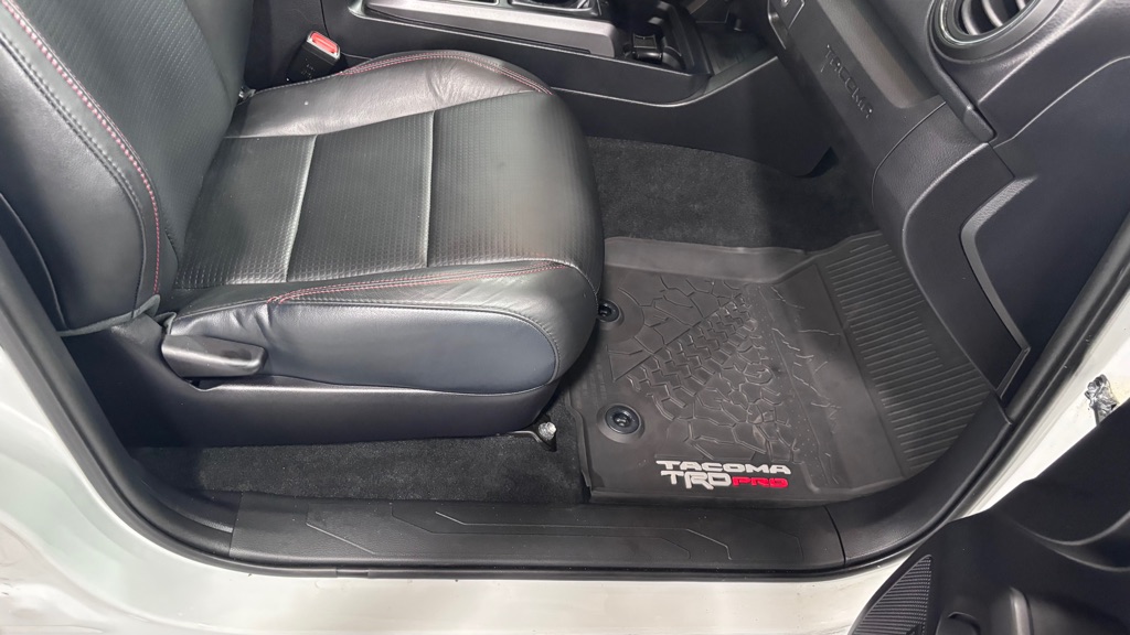 Photo 19 of this TOYOTA TACOMA TRD-PRO