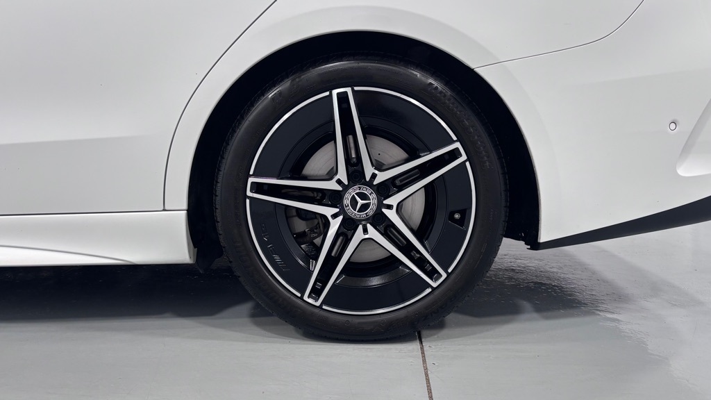 Photo 32 of this MERCEDES-BENZ C-CLASS C300 4M