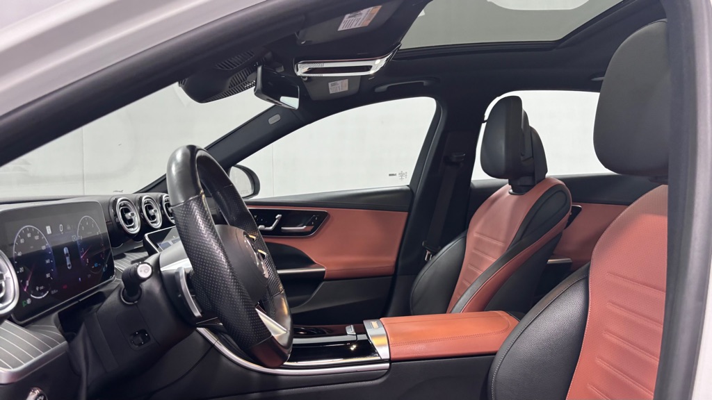 Photo 12 of this MERCEDES-BENZ C-CLASS C300 4M