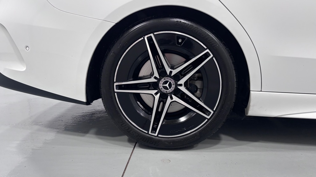 Photo 34 of this MERCEDES-BENZ C-CLASS C300 4M
