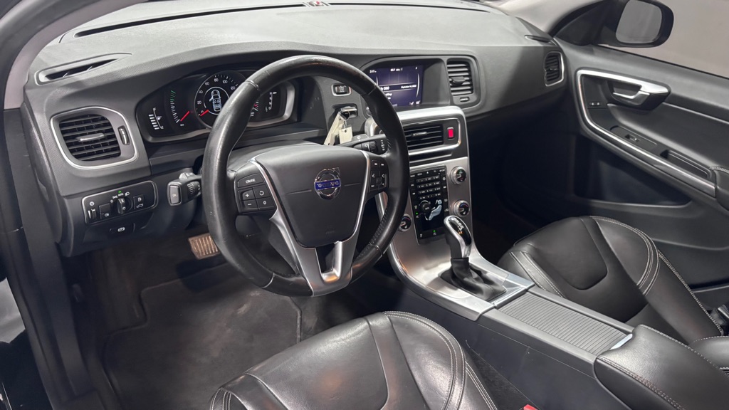 Photo 8 of this VOLVO S60 DYNAMIC