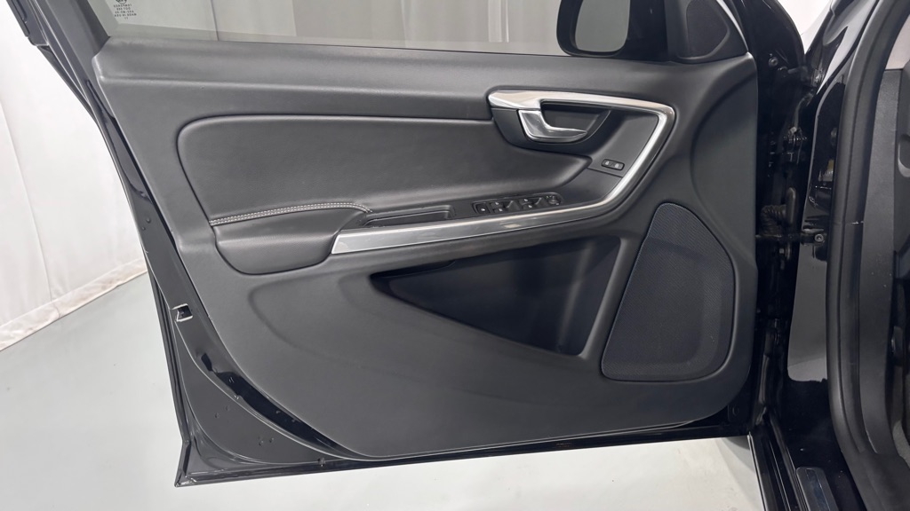 Photo 16 of this VOLVO S60 DYNAMIC