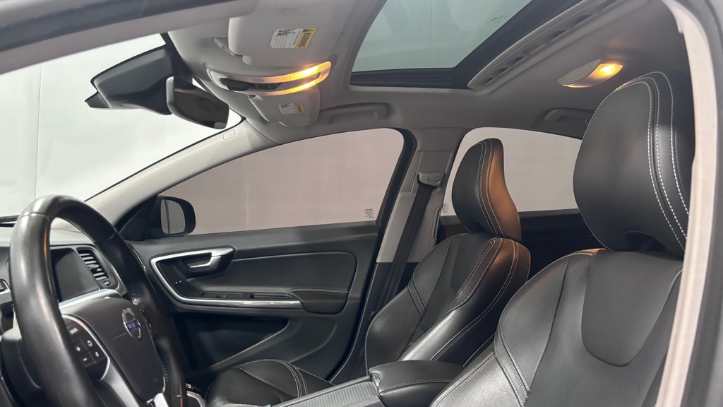 Photo 11 of this VOLVO S60 DYNAMIC