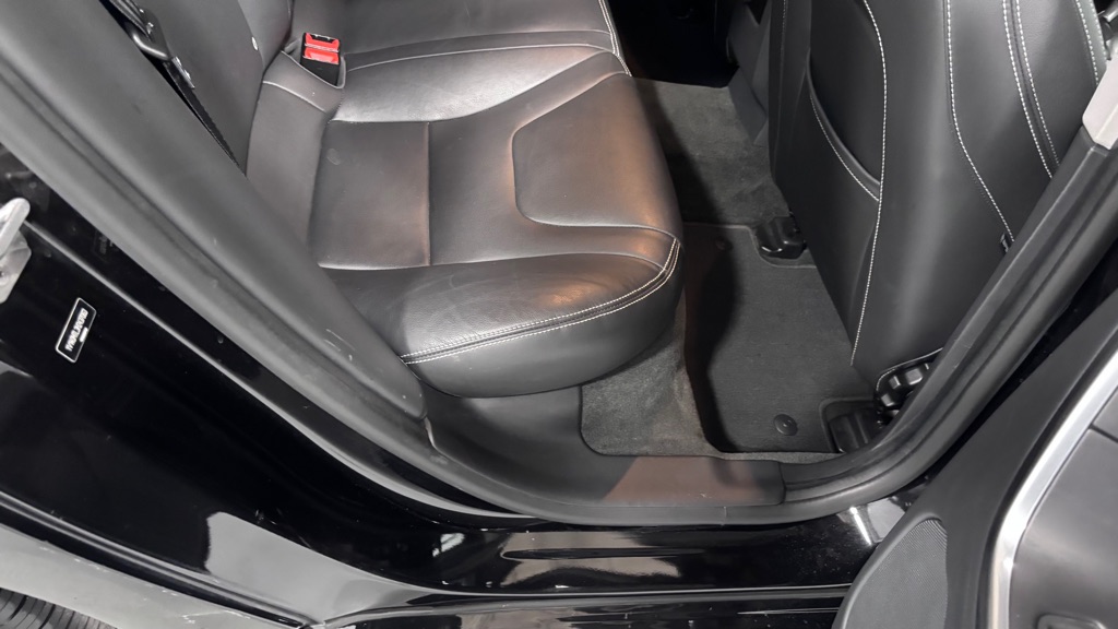 Photo 24 of this VOLVO S60 DYNAMIC