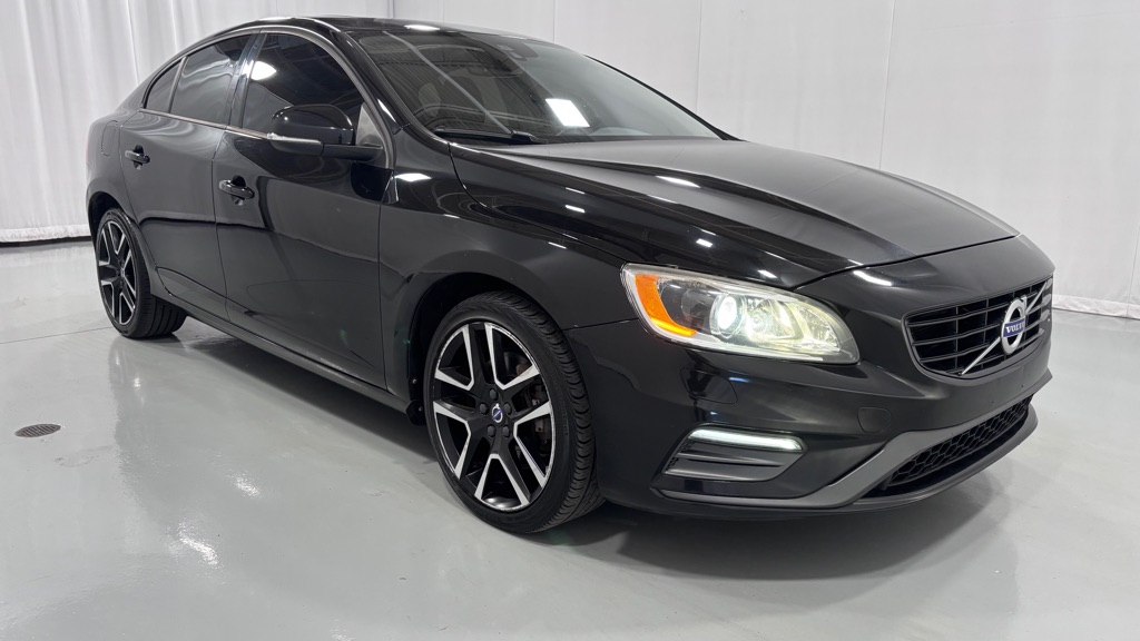 Photo 3 of this VOLVO S60 DYNAMIC