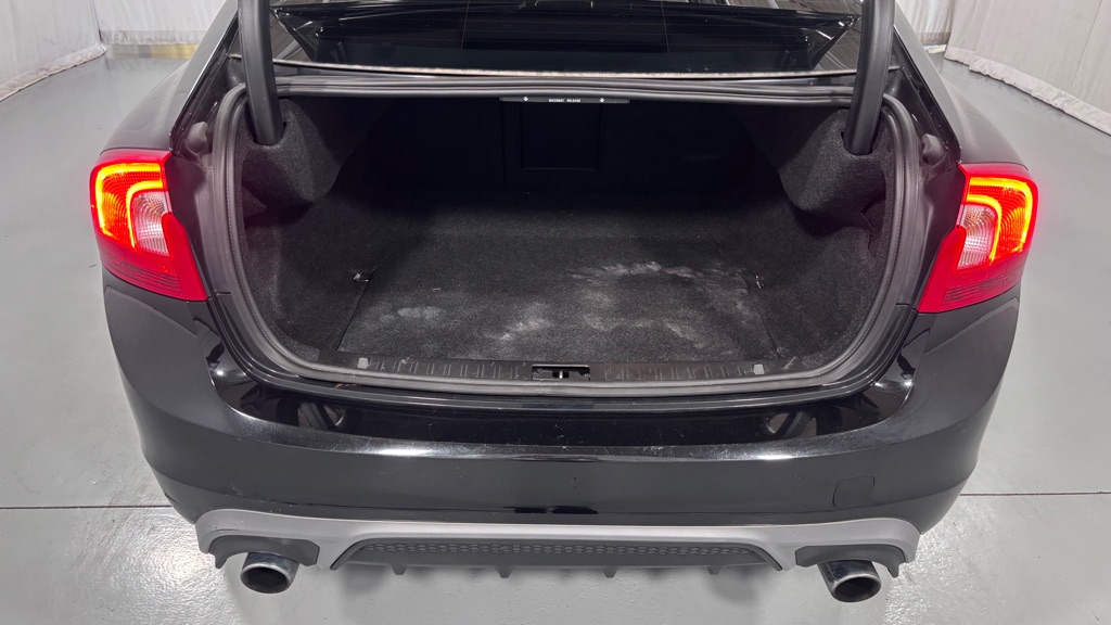 Photo 28 of this VOLVO S60 DYNAMIC