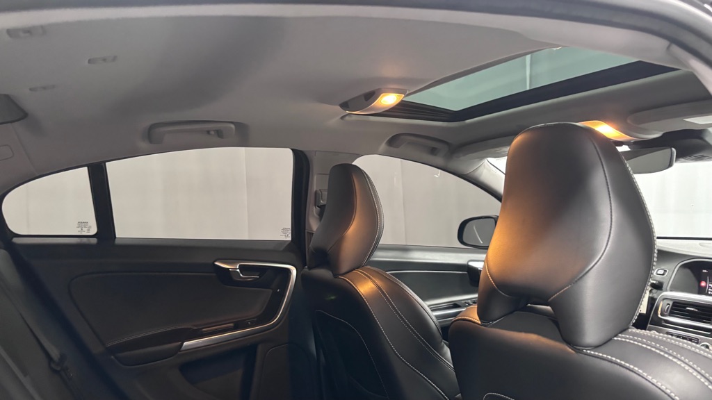 Photo 26 of this VOLVO S60 DYNAMIC