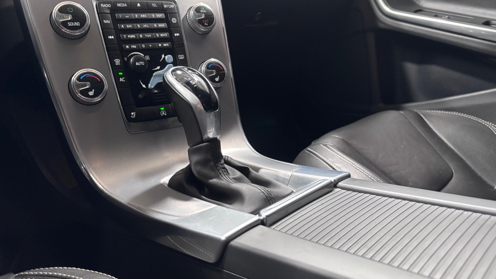 Photo 15 of this VOLVO S60 DYNAMIC