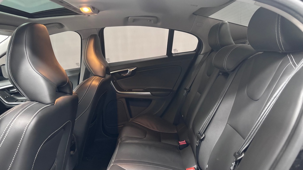 Photo 22 of this VOLVO S60 DYNAMIC