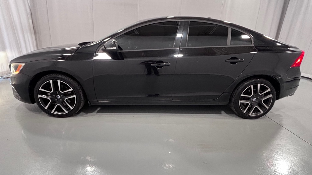 Photo 7 of this VOLVO S60 DYNAMIC