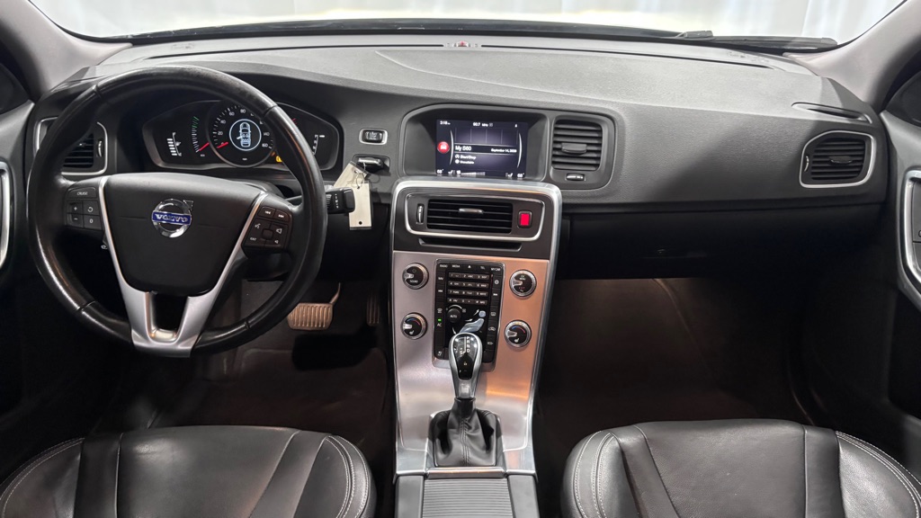 Photo 9 of this VOLVO S60 DYNAMIC