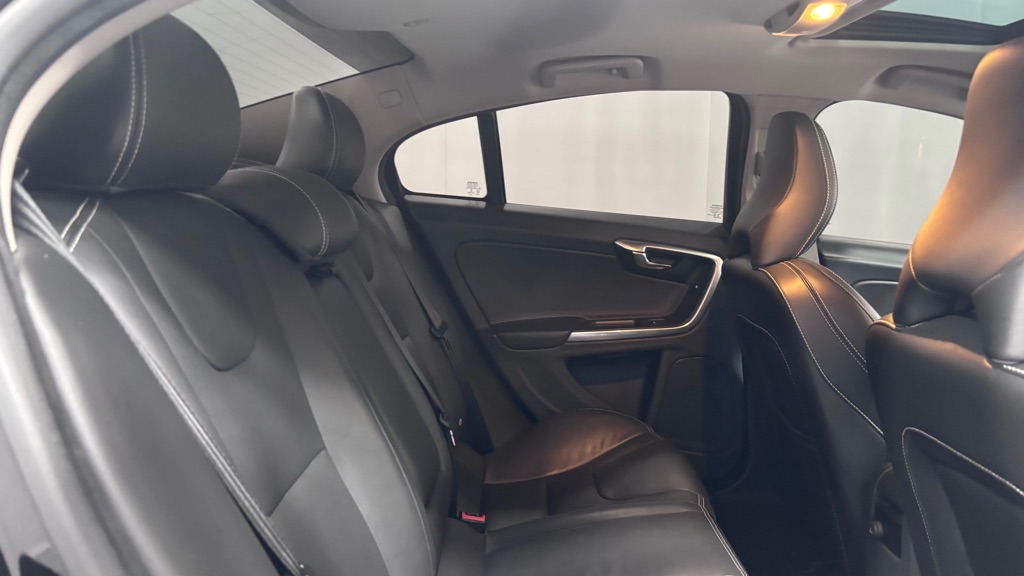 Photo 25 of this VOLVO S60 DYNAMIC