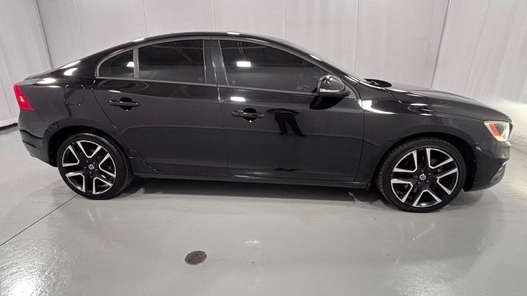 Photo 4 of this VOLVO S60 DYNAMIC