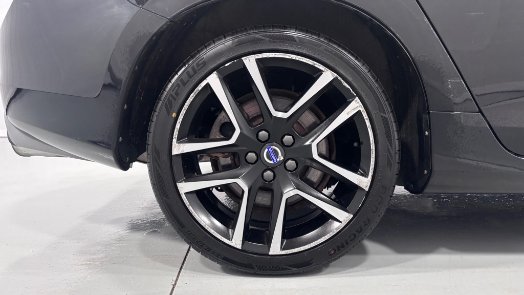 Photo 33 of this VOLVO S60 DYNAMIC