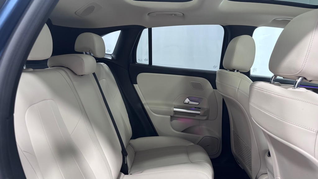 Photo 26 of this MERCEDES-BENZ GLA 250 4MATIC