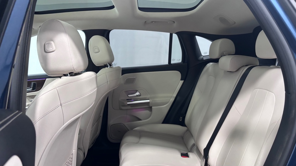 Photo 23 of this MERCEDES-BENZ GLA 250 4MATIC