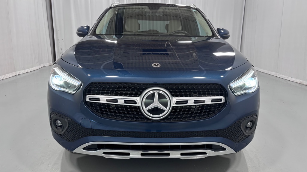 Photo 2 of this MERCEDES-BENZ GLA 250 4MATIC