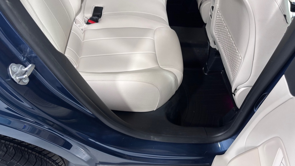Photo 25 of this MERCEDES-BENZ GLA 250 4MATIC