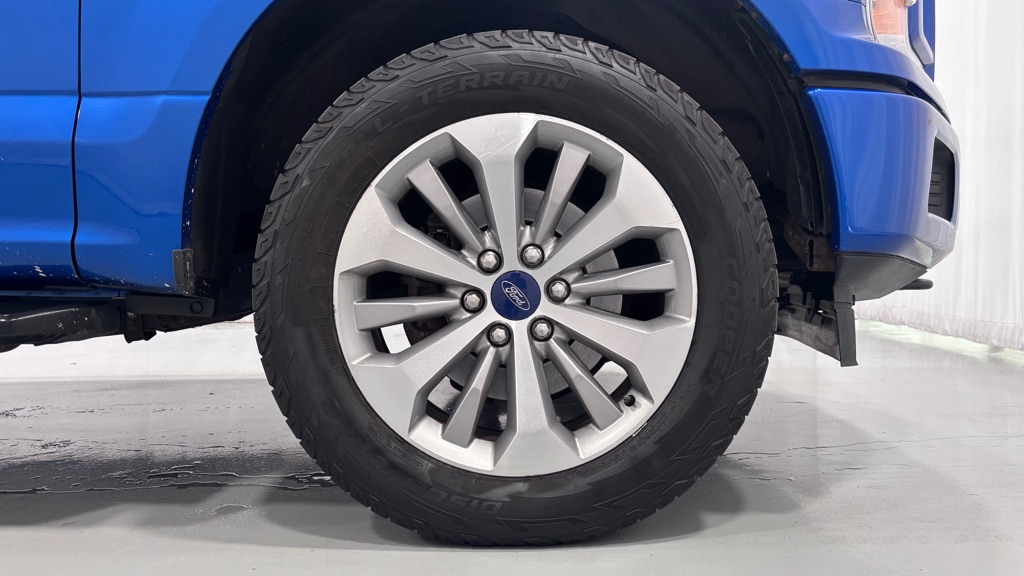 Photo 33 of this FORD F150 XL SUPERCW