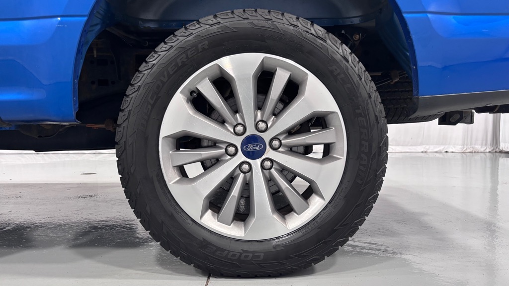Photo 32 of this FORD F150 XL SUPERCW