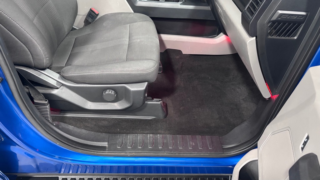 Photo 19 of this FORD F150 XL SUPERCW