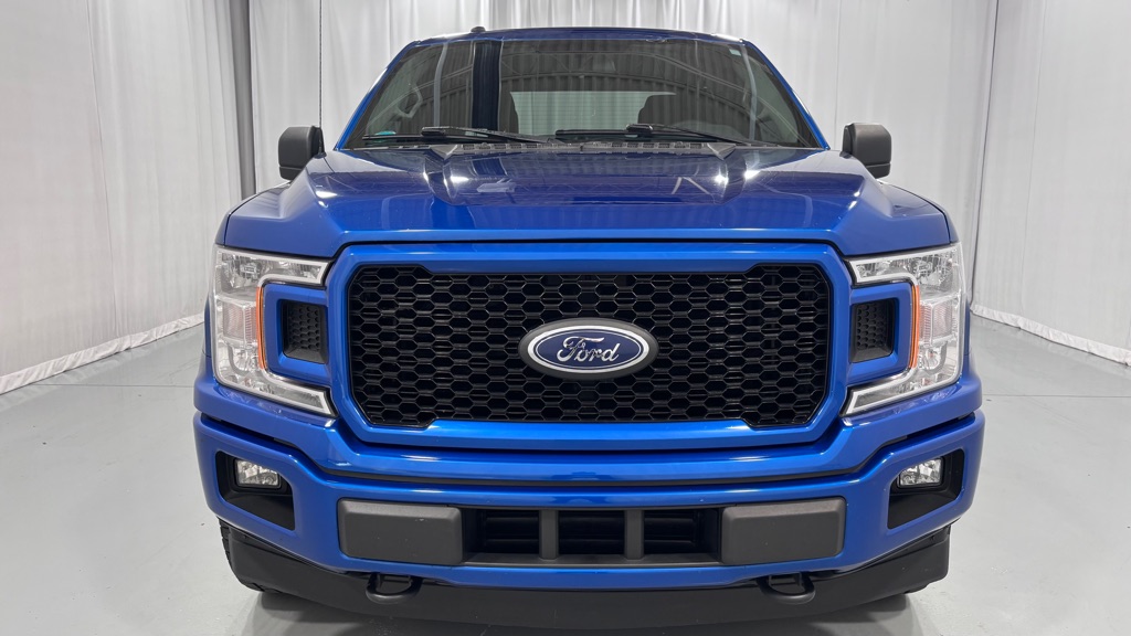Photo 2 of this FORD F150 XL SUPERCW
