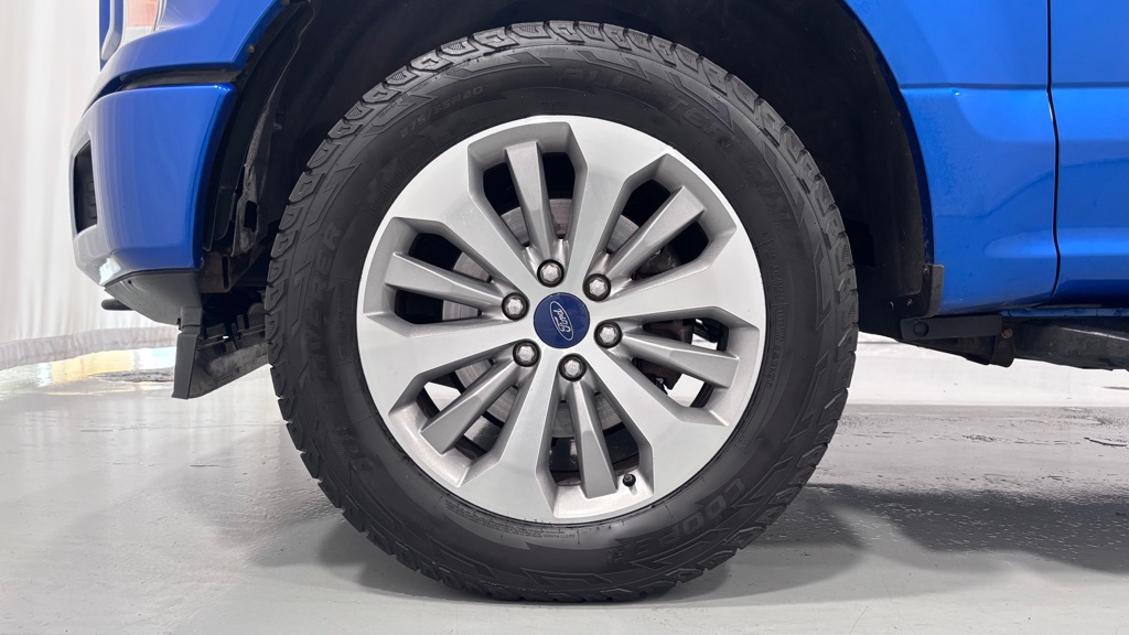 Photo 31 of this FORD F150 XL SUPERCW