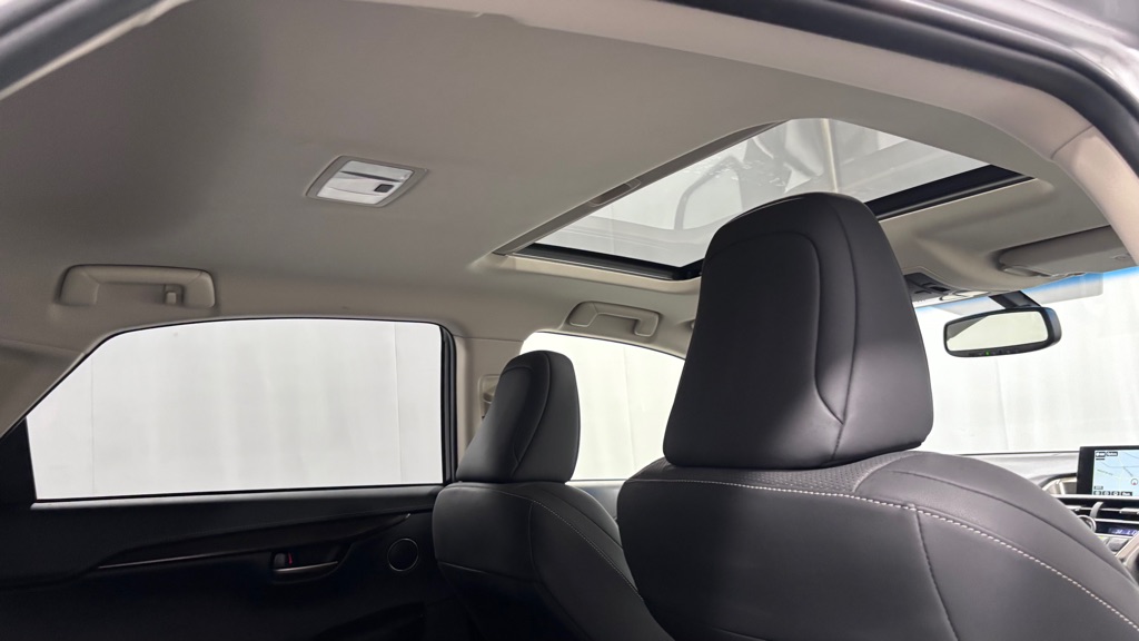 Photo 27 of this LEXUS NX 200T
