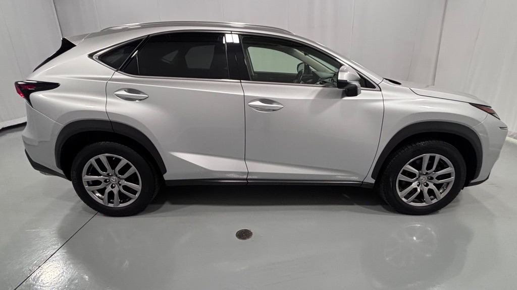 Photo 4 of this LEXUS NX 200T