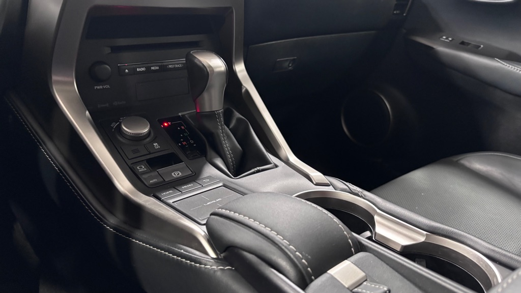 Photo 16 of this LEXUS NX 200T