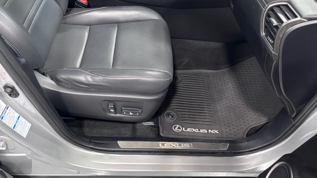 Photo 19 of this LEXUS NX 200T