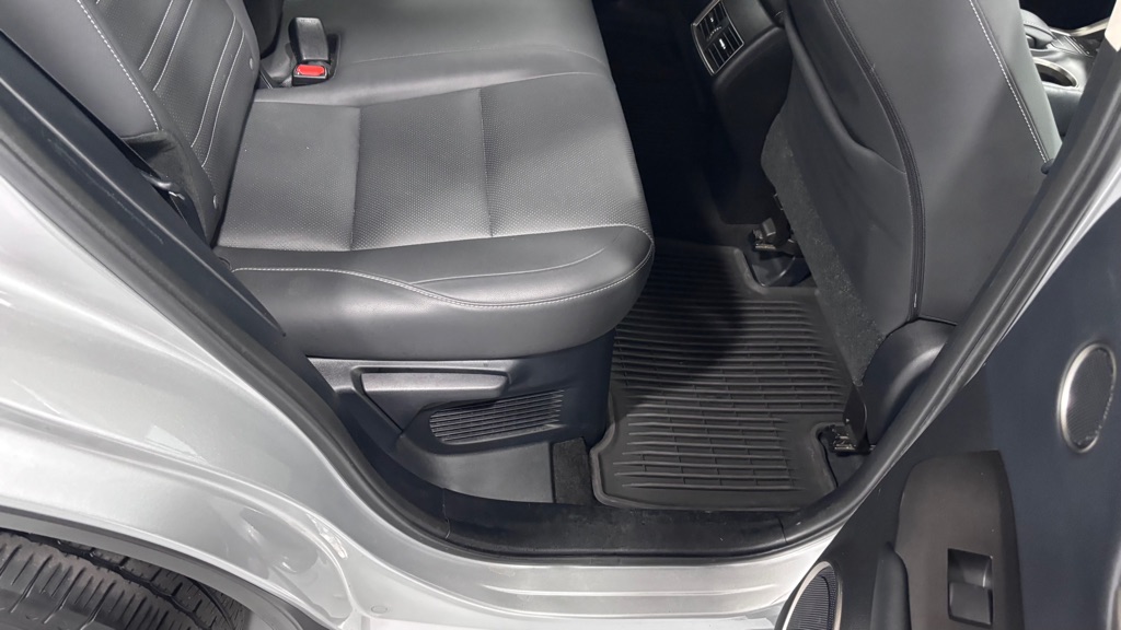 Photo 25 of this LEXUS NX 200T