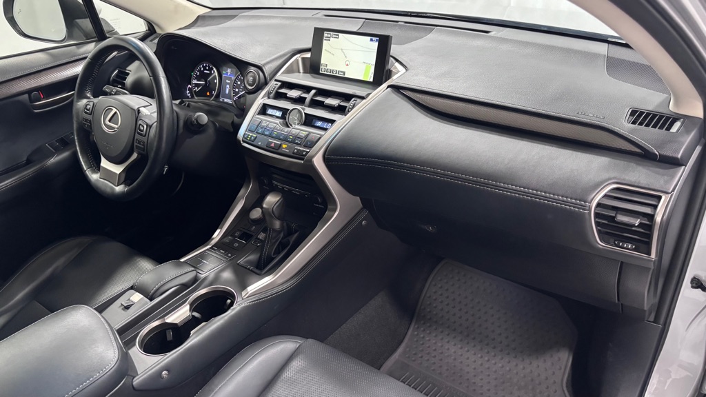 Photo 18 of this LEXUS NX 200T