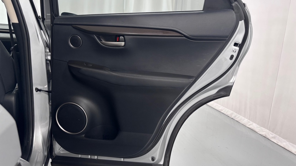 Photo 28 of this LEXUS NX 200T