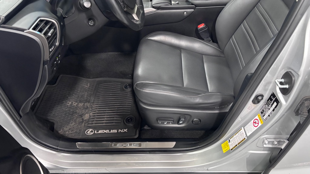 Photo 10 of this LEXUS NX 200T