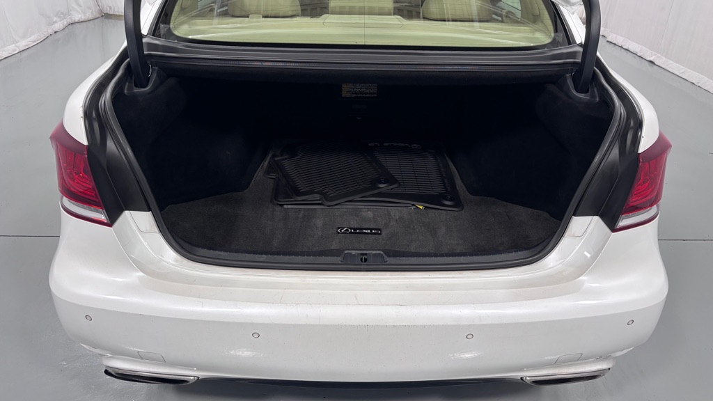 Photo 29 of this LEXUS LS 460