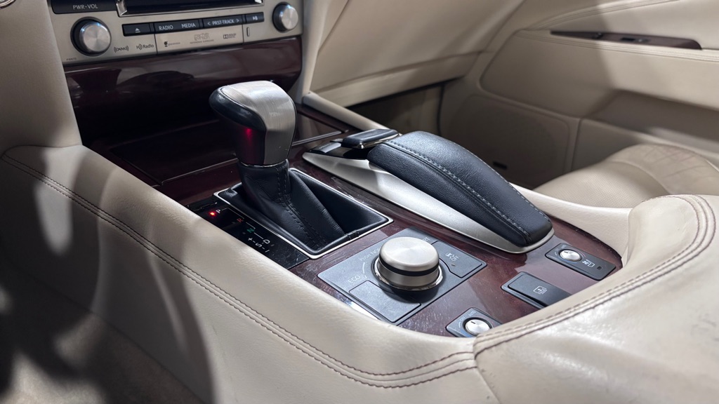 Photo 16 of this LEXUS LS 460