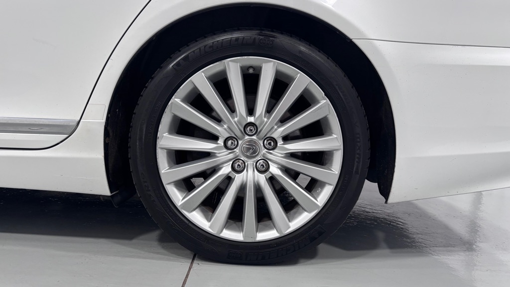 Photo 32 of this LEXUS LS 460
