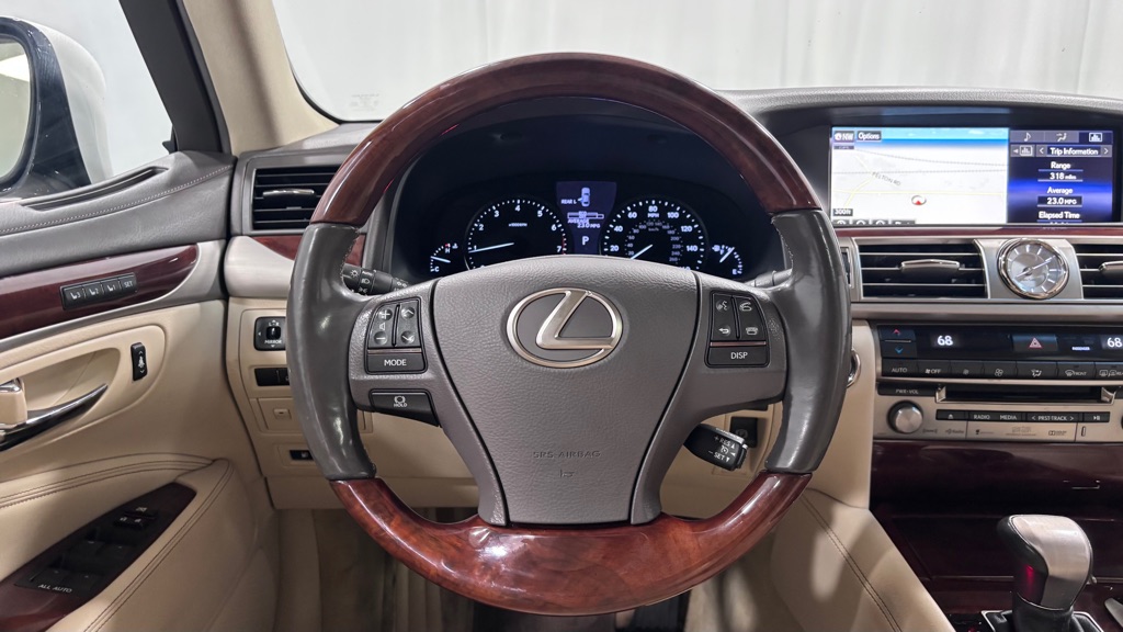 Photo 13 of this LEXUS LS 460