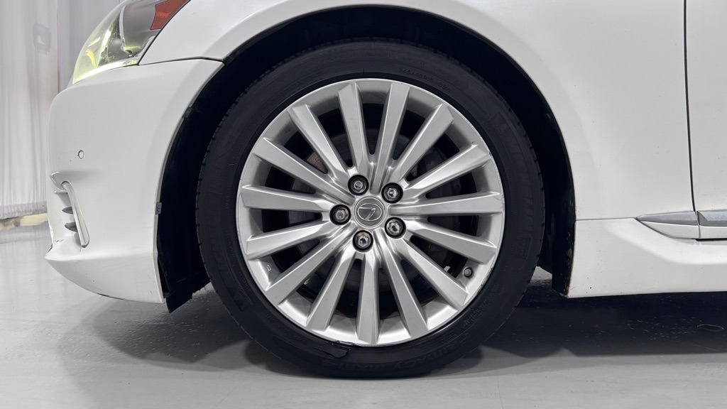 Photo 31 of this LEXUS LS 460