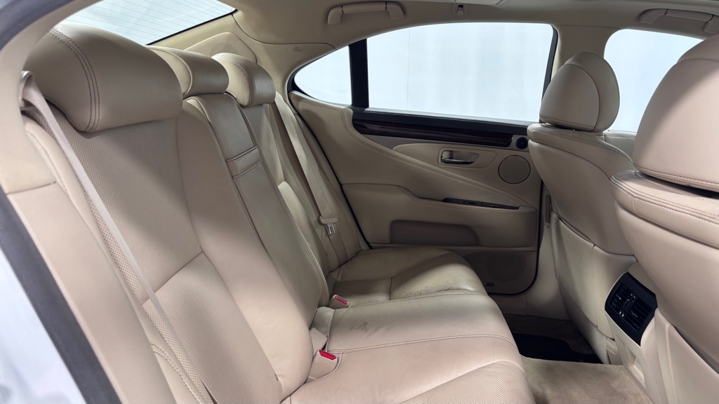 Photo 26 of this LEXUS LS 460