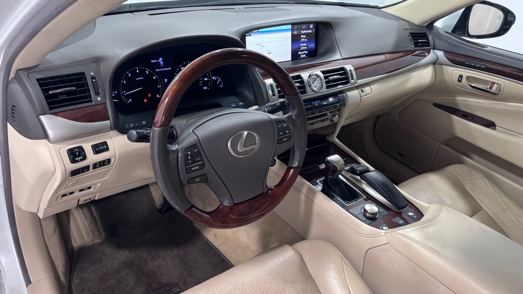 Photo 9 of this LEXUS LS 460