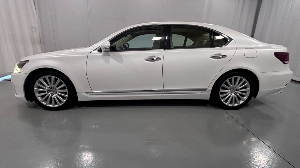 Photo 8 of this LEXUS LS 460