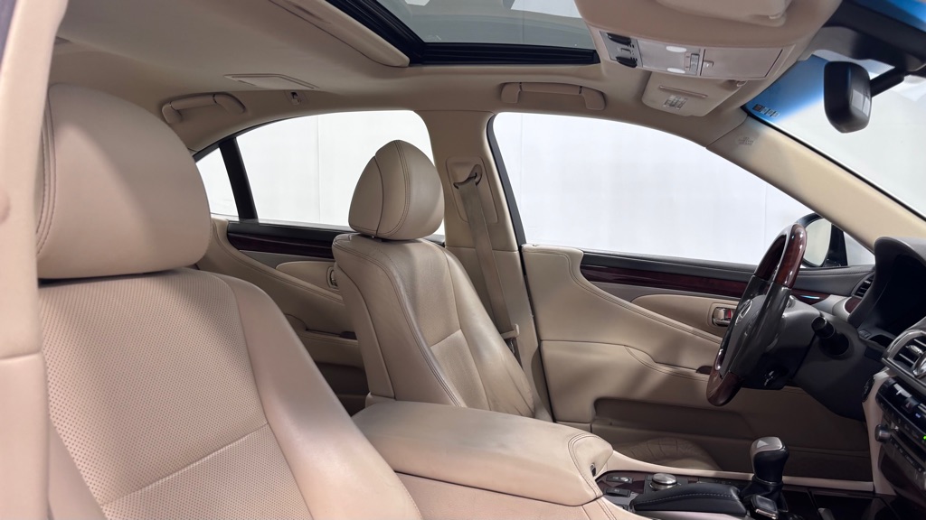 Photo 20 of this LEXUS LS 460