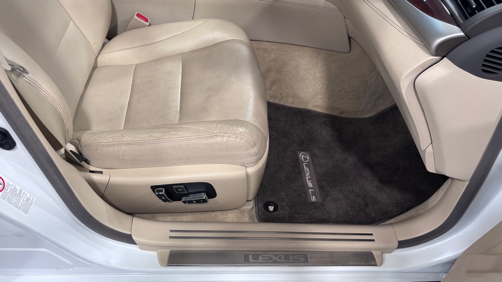 Photo 19 of this LEXUS LS 460