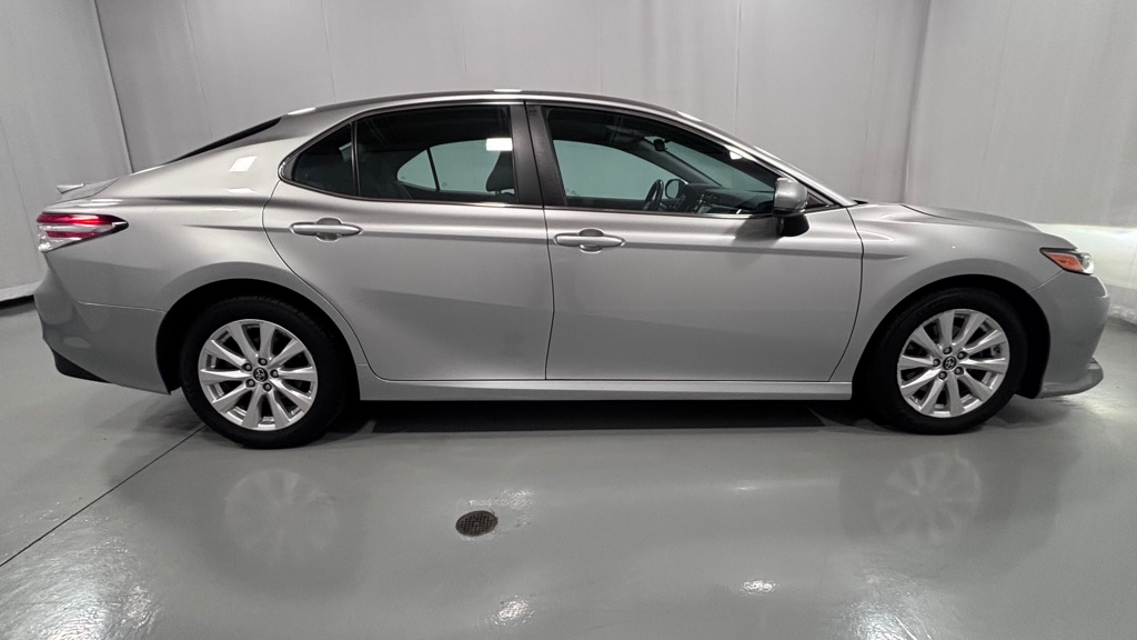 Photo 4 of this TOYOTA CAMRY LE