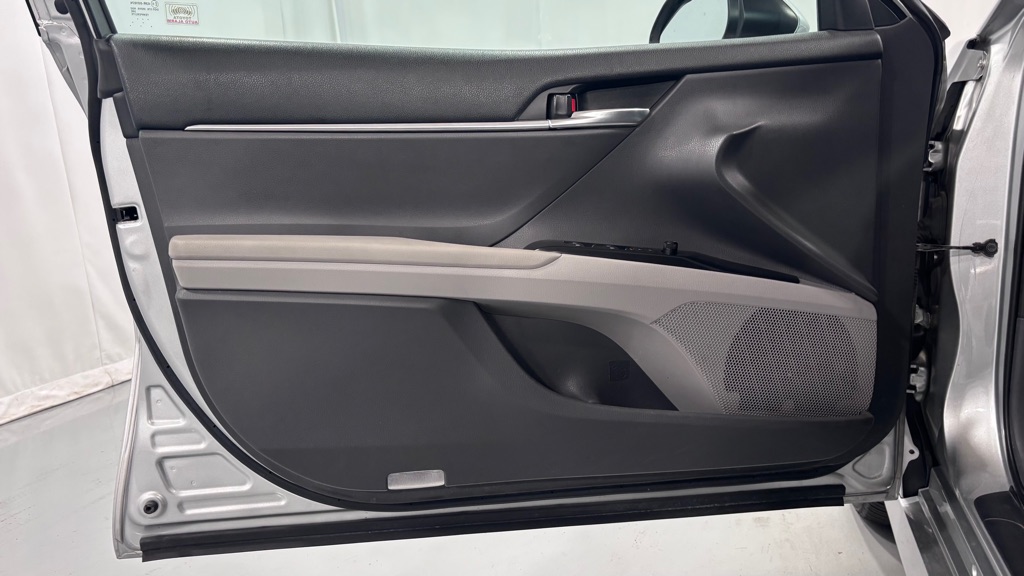 Photo 17 of this TOYOTA CAMRY LE