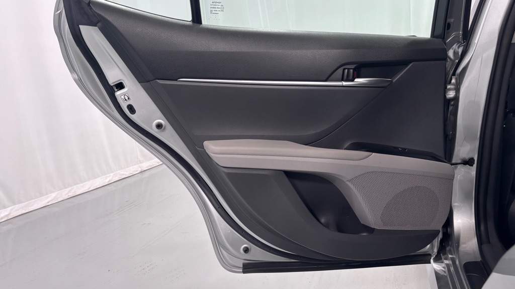 Photo 24 of this TOYOTA CAMRY LE