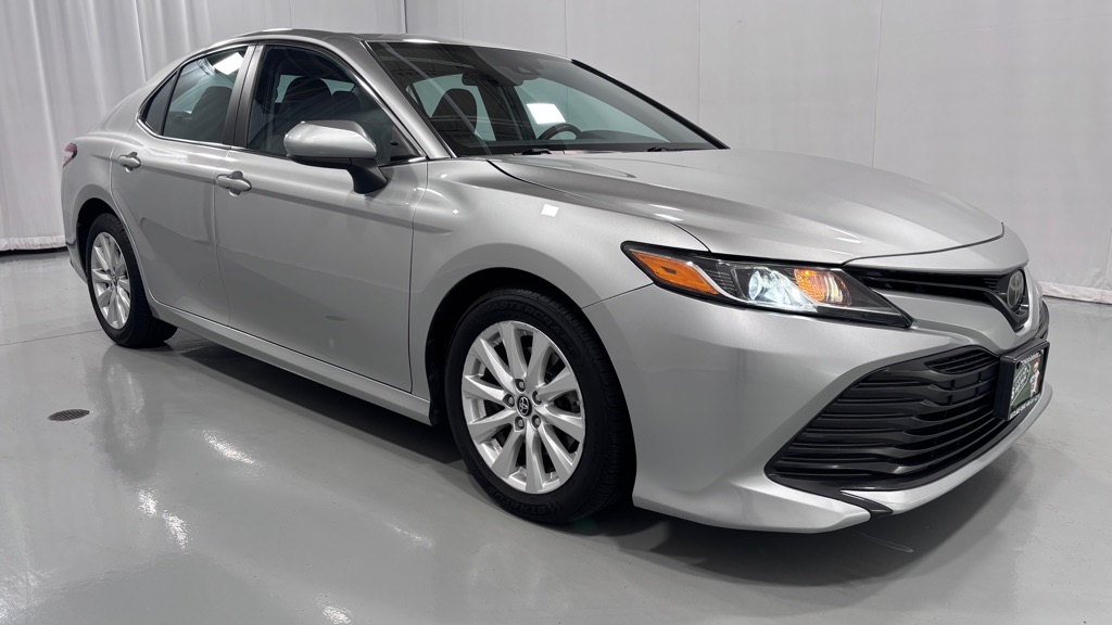Photo 3 of this TOYOTA CAMRY LE