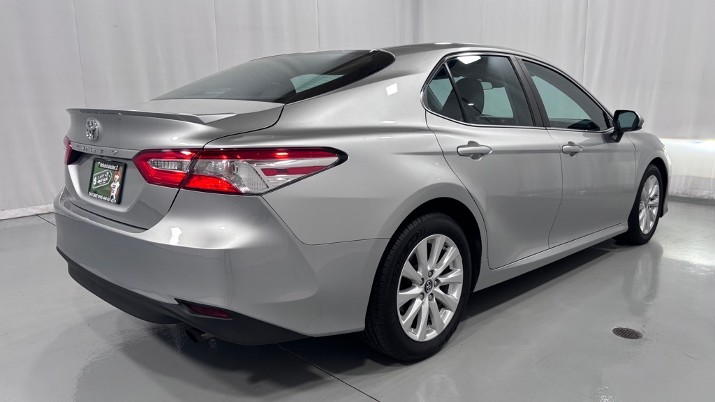 Photo 5 of this TOYOTA CAMRY LE